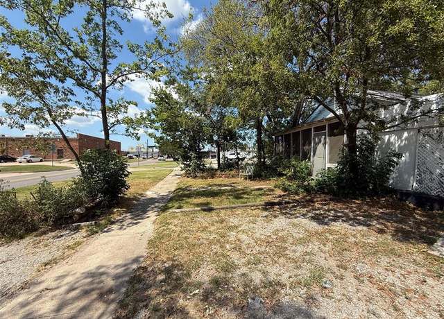 Property at 425 E Gray St, Norman, OK 73071, 3 beds, 1 bath