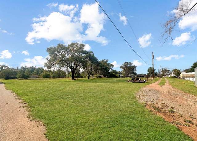 Property at 705 E Leverett Ave, Sayre, OK 73662