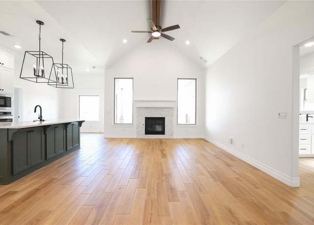 Property at 10372 SW 55th Ter, Mustang, OK 73064, 4 beds, 3 baths