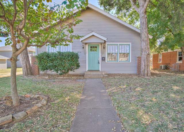 Property at 1016 E Edwards St, Edmond, OK 73034, 3 beds, 2.5 baths