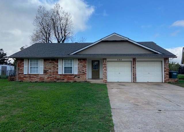 Property at 644 Howard Ct, Edmond, OK 73003, 3 beds, 1.5 baths