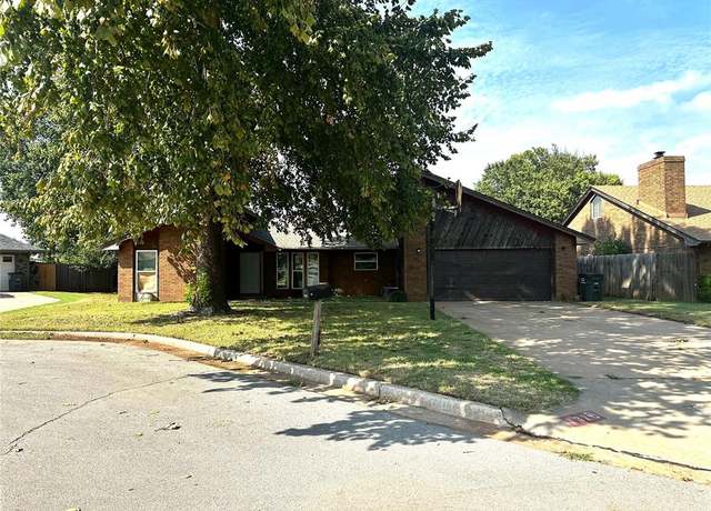 Property at 131 Regency Dr, Clinton, OK 73601, 3 beds, 2 baths