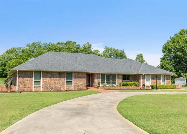Property at 8 Willowbrook, Shawnee, OK 74804, 3 beds, 2.5 baths