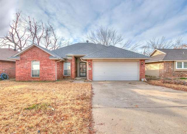 Property at 400 W 10th St, Edmond, OK 73003, 3 beds, 2 baths