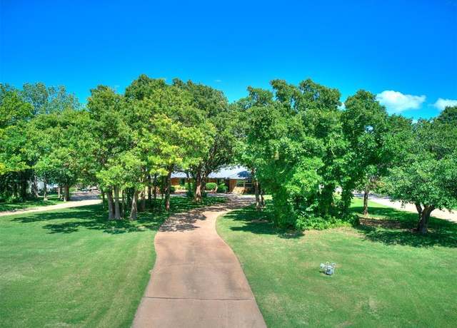 Property at 4506 Karen Dr, Edmond, OK 73013, 3 beds, 2.5 baths