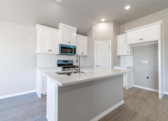 Property at 10336 SW 55th Ter, Mustang, OK 73064, 3 beds, 2 baths