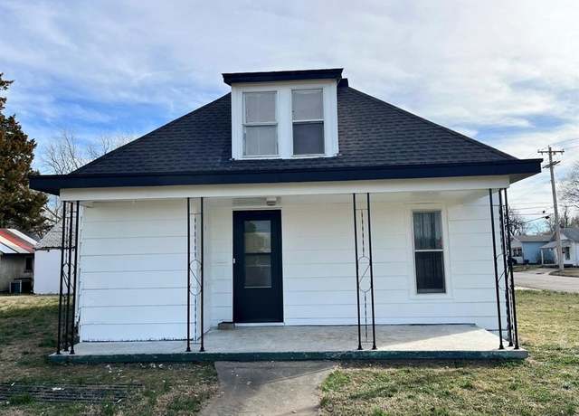 Property at 323 W Fulton Ave, Blackwell, OK 74631, 3 beds, 1 bath