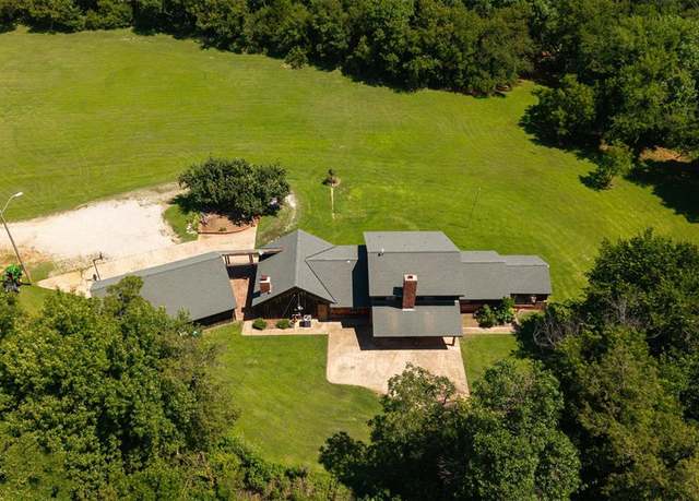 Property at 5701 NW Briarwood Rd, Edmond, OK 73025, 4 beds, 2.5 baths