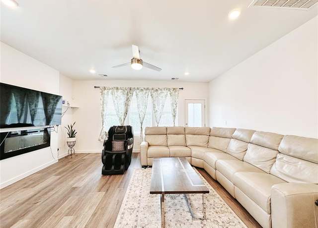 Property at 513 NW 176th Ter, Edmond, OK 73012, 3 beds, 2.5 baths