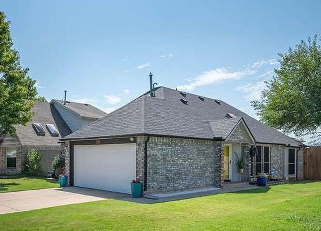 Property at 1802 SW 21st St, Moore, OK 73170, 3 beds, 2 baths