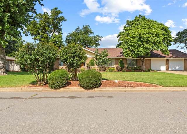 Property at 717 Maple St, Weatherford, OK 73096, 3 beds, 2.5 baths