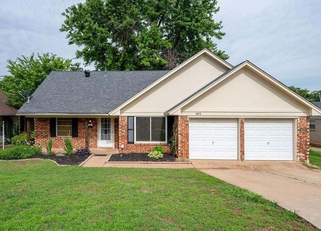 Property at 1813 Edgewood Dr, Edmond, OK 73013, 3 beds, 2 baths