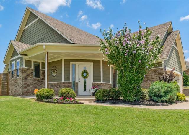 Property at 637 NW 179th Cir, Edmond, OK 73012, 4 beds, 2.5 baths