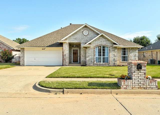 Property at 629 W Dowden Dr, Mustang, OK 73064, 3 beds, 2 baths