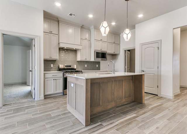Property at 7712 Wilshire Woods Dr, Yukon, OK 73099, 3 beds, 2 baths