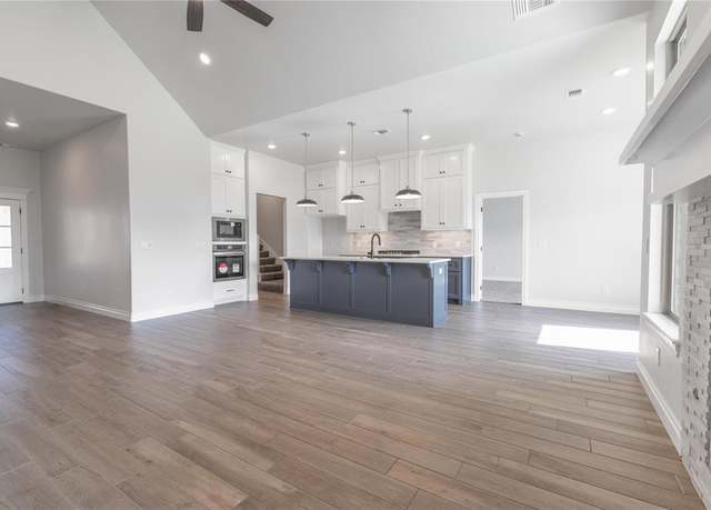 Property at 3001 Crossover Ct, Moore, OK 73160, 4 beds, 3 baths