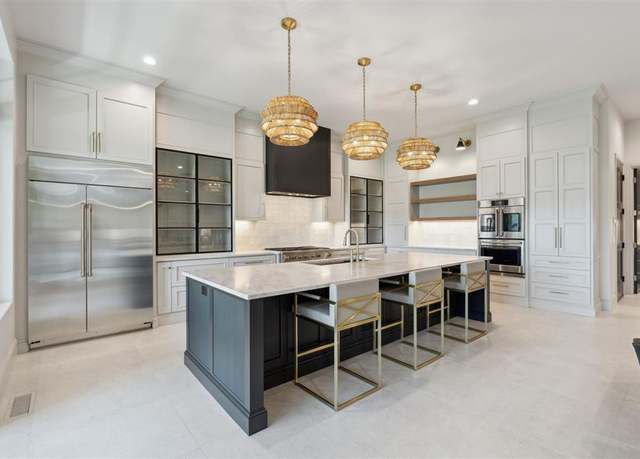 Property at 2716 W Country Club Dr, Oklahoma City, OK 73116, 4 beds, 4.5 baths