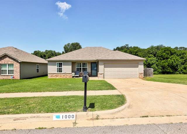 Property at 1000 Claystone Way, Noble, OK 73068, 3 beds, 2 baths