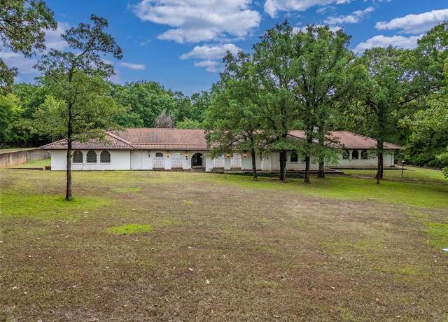 Property at 4119 Dogwood Rd, Norman, OK 73071, 4 beds, 2 baths