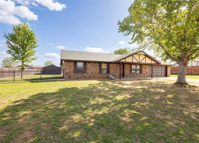 Property at 104 Sadie Ln, Sayre, OK 73662, 3 beds, 2 baths