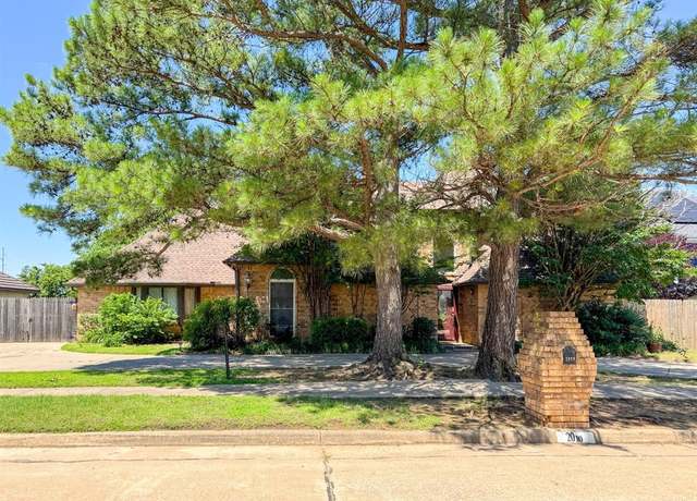 Property at 2010 Saddleback Blvd, Norman, OK 73072, 4 beds, 2.5 baths