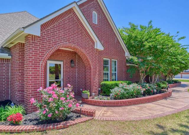 Property at 4601 Augusta Dr, Norman, OK 73072, 3 beds, 2 baths