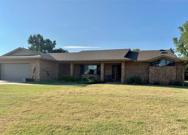 Property at 2305 Lakewood Dr, Chickasha, OK 73018, 3 beds, 2.5 baths