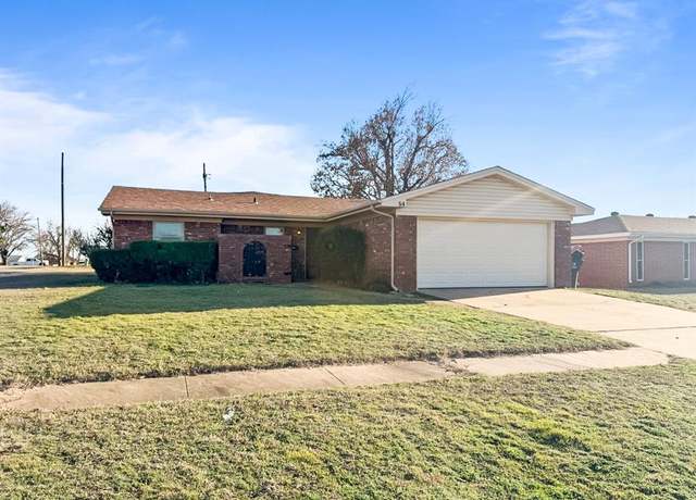 Property at 54 Ridgecrest Dr, Chickasha, OK 73018, 3 beds, 2 baths