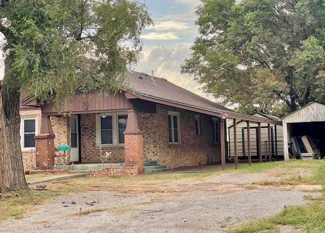 Property at 118 N Lincoln St, Hobart, OK 73651, 2 beds, 1 bath