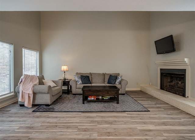 Property at 417 Sundance Ln, Edmond, OK 73034, 3 beds, 3 baths
