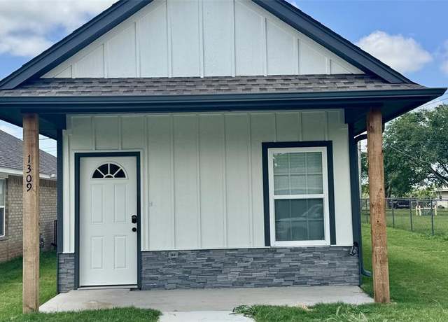 Property at 1311 SW Wisconsin Ave, Lawton, OK 73501, 2 beds, 1 bath