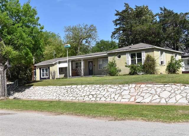 Property at 902 W Dakota Ave, Chickasha, OK 73018, 3 beds, 2 baths