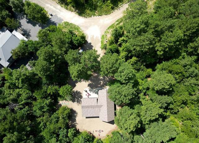 Property at 204 Xpress Ln, Broken Bow, OK 74728, 1 bed, 1.5 baths