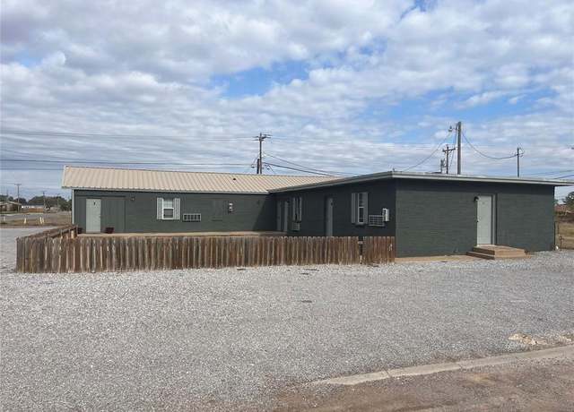 Property at 701 N Park Ln, Altus, OK 73521, 7 beds, 7 baths