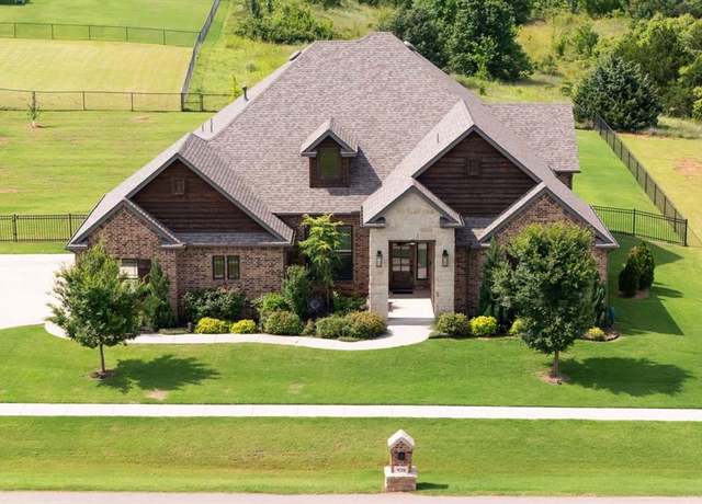 Property at 920 Villaverde Dr, Norman, OK 73071, 4 beds, 4 baths