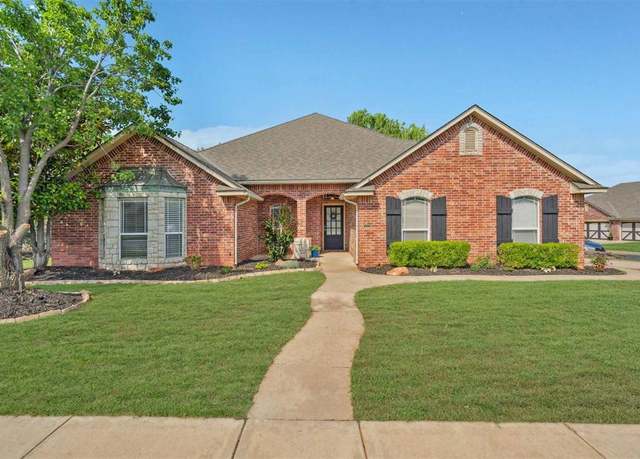 Property at 4605 NW 161st St, Edmond, OK 73013, 4 beds, 2.5 baths