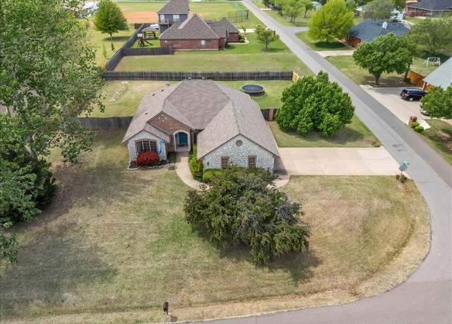 Property at 4301 Rhode Island Ave, Edmond, OK 73013, 3 beds, 2 baths