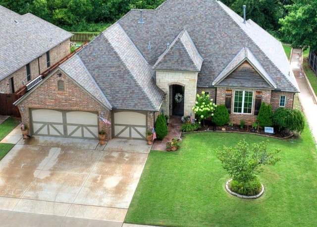 Property at 19829 Oakshire Dr, Edmond, OK 73012, 4 beds, 3.5 baths