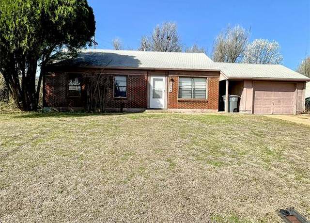 Property at 2306 NW 28th St, Lawton, OK 73505, 3 beds, 1 bath