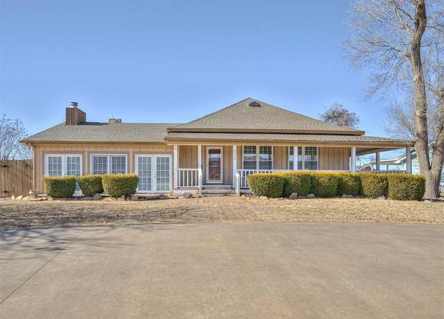 Property at 206 N Cherokee St, Hennessey, OK 73742, 3 beds, 2.5 baths