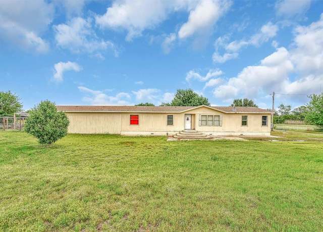 Property at 11088 N 1950 Rd, Elk City, OK 73644, 4 beds, 2.5 baths