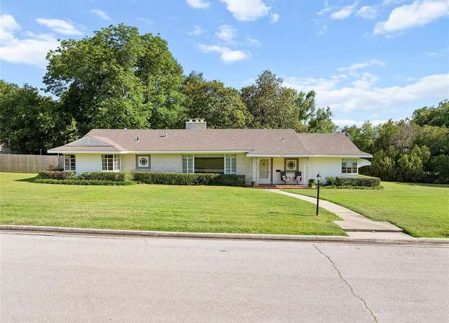 Property at 1616 SW 6th Ave, Ardmore, OK 73401, 3 beds, 2.5 baths