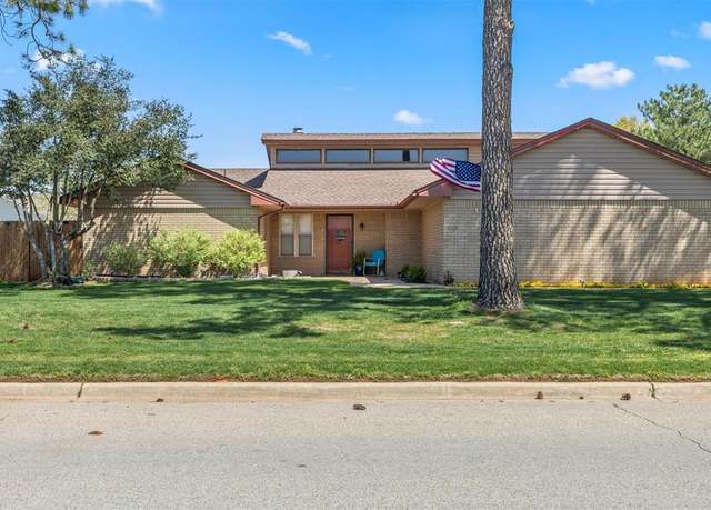 Property at 1 Misty Glenn Dr, Chickasha, OK 73018, 3 beds, 2.5 baths