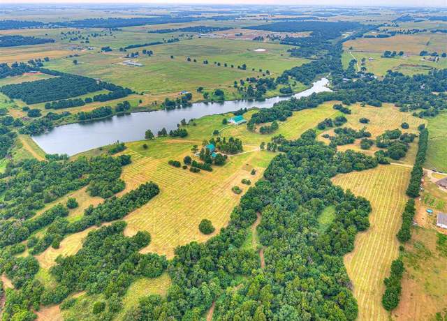 Property at 800 W Cimarron Blvd, Crescent, OK 73028, 5 beds, 5.5 baths