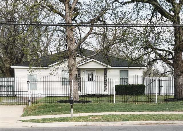 Property at 1800 N Ann Arbor Ave, Oklahoma City, OK 73127, 3 beds, 2 baths