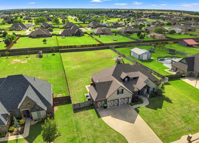 Property at 267 NE Harold Dr, Piedmont, OK 73078, 4 beds, 3 baths