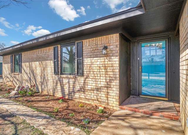 Property at 703 Comanche Trl, Altus, OK 73521, 3 beds, 2 baths