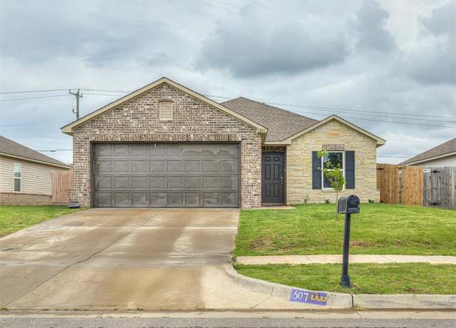 Property at 1607 Chuck Wagon Dr, El Reno, OK 73036, 3 beds, 2 baths