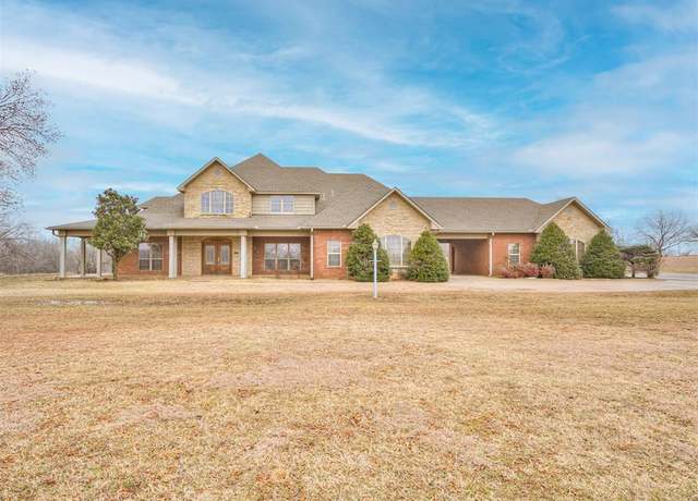 Property at 1419 W Royal Oaks Rd, Pauls Valley, OK 73075, 4 beds, 3.5 baths