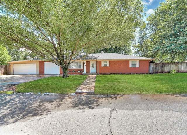 Property at 1122 W Ave C, Elk City, OK 73644, 3 beds, 2 baths